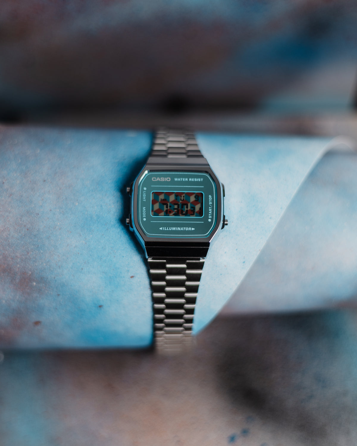 As you move the watch, the turquoise shifts with the light, turning almost fully silver and mirror-like at certain angles. We liked the idea of having something inside that would play a similar trick on your eyes. That’s how we ended up with these cubes. You can never quite tell which way each one is facing, and once you think you’ve figured it out, you see it differently again.