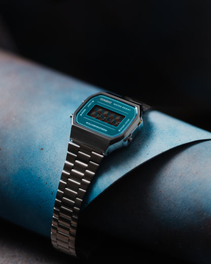 As you move the watch, the turquoise shifts with the light, turning almost fully silver and mirror-like at certain angles. We liked the idea of having something inside that would play a similar trick on your eyes. That’s how we ended up with these cubes. You can never quite tell which way each one is facing, and once you think you’ve figured it out, you see it differently again.